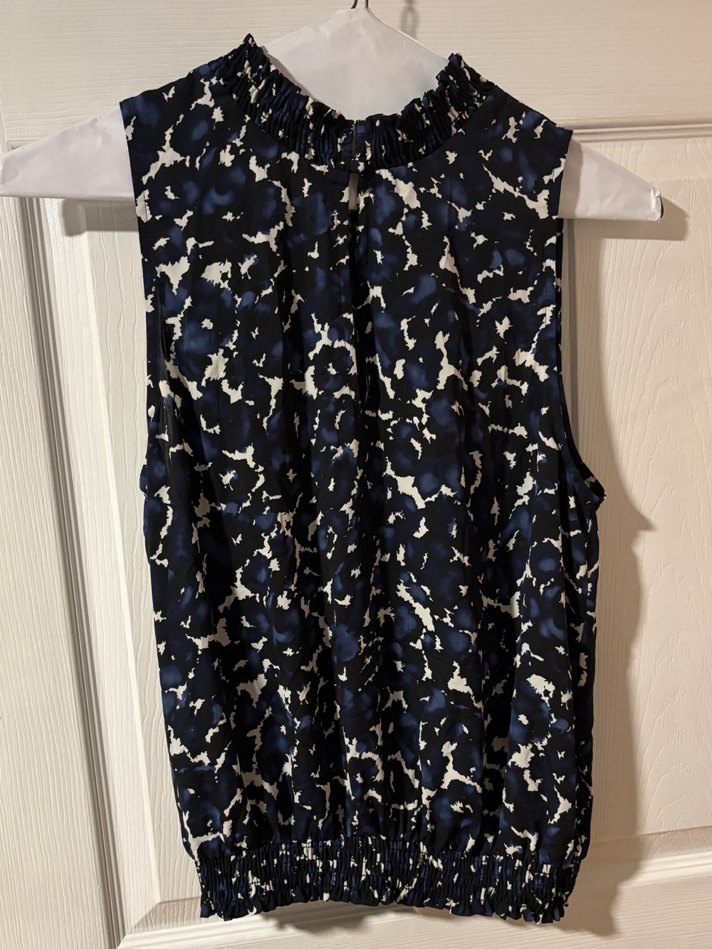 Roan + Ryan Black, Navy, White Smocked Neck Sleeveless Print Top M